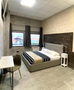 HOTEL TECH客房内的一张或多张床位
