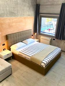 HOTEL TECH客房内的一张或多张床位