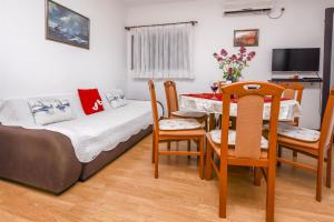 Postel nebo postele na pokoji v ubytování Apartments Mirta