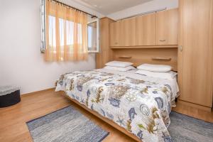 Postel nebo postele na pokoji v ubytování Apartments Mirta