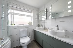 Kamar mandi di Stylish North Cambridge 4 bed House