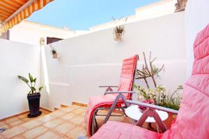 A balcony or terrace at Casa Dos Angeles - Charming Retreat 2 Bedrooms