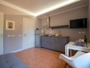 Kuchyň nebo kuchyňský kout v ubytování Locanda dei Sette Limoni - camere e residence