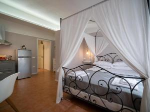 Postel nebo postele na pokoji v ubytování Locanda dei Sette Limoni - camere e residence