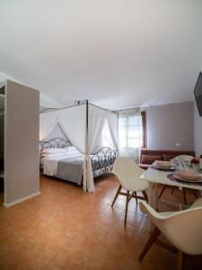 Postel nebo postele na pokoji v ubytování Locanda dei Sette Limoni - camere e residence
