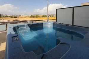 a hot tub on the roof of a building at YIT Conquista de Granada in Peligros