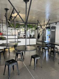 Reštaurácia alebo iné gastronomické zariadenie v ubytovaní Capsule Hotel Constellation 89