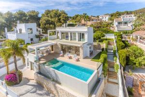 Bazén v ubytovaní Villa Panoramique Javea by Rock Rentals alebo v jeho blízkosti