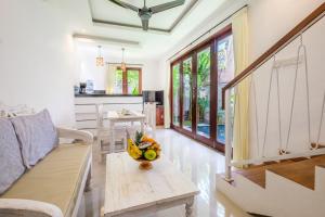 Η κουζίνα ή μικρή κουζίνα στο The R Villa Sinabung - comfort near the beach
