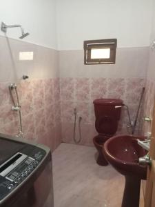 Et badeværelse på Asiri Resort - Home Stay For Foreign Tourists