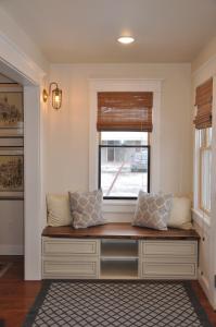 Posezení v ubytování Luxury Home w/ Private Patio Mins away from DT RC