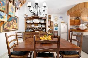 a kitchen with a wooden table with fruit on it at T3 Duplex Albufeira in Olhos de Água
