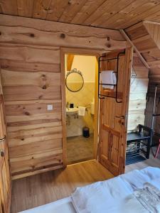 Postel nebo postele na pokoji v ubytování Koča na Taležu