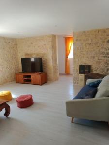 Telewizja i/lub zestaw kina domowego w obiekcie Mas Pied Blanc