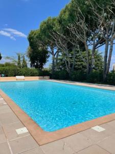 Fotografia z galérie ubytovania Superbe appartement Cocooning au calme - Piscine v destinácii Antibes