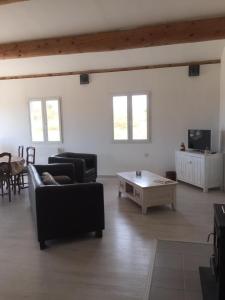Telewizja i/lub zestaw kina domowego w obiekcie Mas Pied Blanc