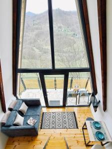Predel za sedenje v nastanitvi Fern Farm Tiny Home