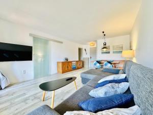 a living room with two couches and a table at Mimoses CostaBravaSi in Sant Feliu de Guíxols