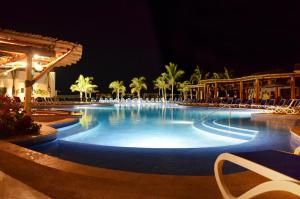 Bazén v ubytování Grand Decameron Los Cabos, A Trademark All-Inclusive Resort nebo v jeho okolí