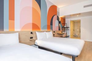 Postel nebo postele na pokoji v ubytování B&B HOTEL Mechelen