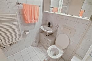 Et badeværelse på Splendide logement avec vue plongeante sur le lac + 33 billeder