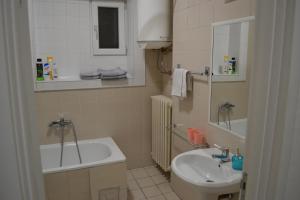 O baie la Lazarus Apartment