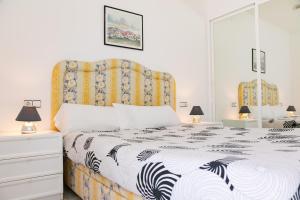 Postel nebo postele na pokoji v ubytování VILLA ADELAIDA