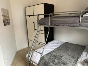 Łóżko lub łóżka w pokoju w obiekcie T3 avec spa, hyper centre, port