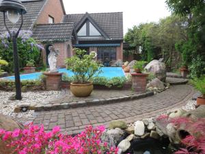 a house with a swimming pool in a yard at Ferienwohnung am Niederrhein in Kevelaer