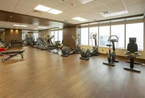 Fitness centrum a/nebo fitness zařízení v ubytování Cheerful 3 bedroom apartment