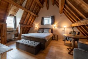 a bedroom with a bed and a table in a room at Anno 1673 in Evergem