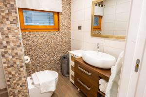 Vannituba majutusasutuses House "HISCA" With Private Terrace, BBQ, Fireplace, Sauna, Hot Tub