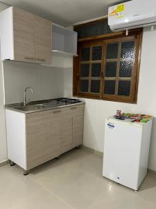 Kuchyň nebo kuchyňský kout v ubytování ApartaHotel Los Naranjos