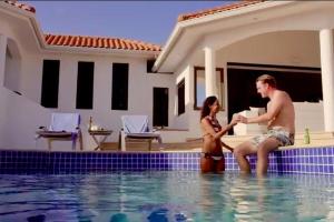 Επισκέπτες που μένουν στο VillaDelSol-Ocean Front Resort-Pool-up to 8 Guests-Walk to the Beach