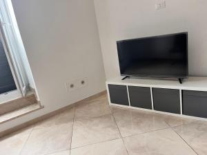 TV a/nebo společenská místnost v ubytování Esse House's Noto