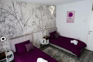 Postel nebo postele na pokoji v ubytování Luxury Apartment in Prishtina