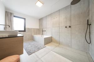 Koupelna v ubytování Apartments Carmen + 12 fotografií