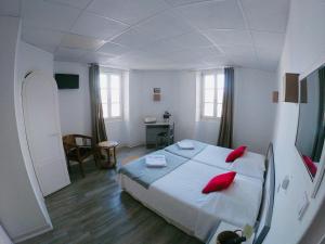 Gallery image of Le Petit Hôtel in Biarritz