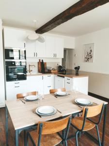 Kuchyň nebo kuchyňský kout v ubytování Appartement vue sur château-fort 3 étoiles