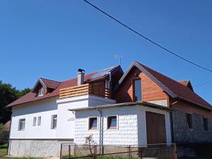a house with a wooden roof on top of it at Seoski turizam Stari mlin na Korani room 1 in Karlovac