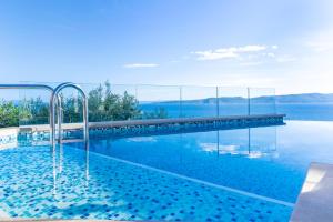 Bazén v ubytovaní Apartments Villa Tomaš alebo v jeho blízkosti