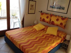 a bedroom with a large bed with yellow sheets at Villa mit Whirlpool und phantastischer Aussicht in Capoliveri