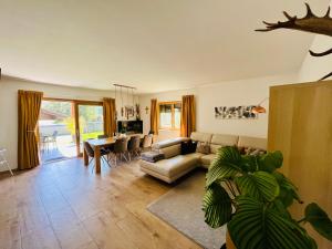 Foto sihtkohas Hermagor asuva majutusasutuse Reizender Bungalow - mit 120qm - in ruhiger Lage galeriist +19 fotot