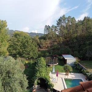 an aerial view of a backyard with a pool and a house at Alojamento Local - Casa Amarela in Alvaiázere