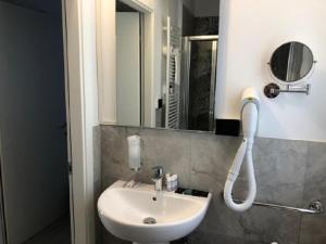 a bathroom with a sink and a mirror at Alloggi Pontecorvo Liviana in Padova
