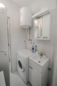 Ένα μπάνιο στο Cvrkut Ptica - Mladenovac +13 φωτογραφίες