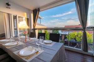 a dining table with a view of a balcony at Apartments Villa Tomaš in Brela