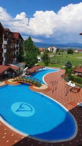an overhead view of a large swimming pool at Belvedere Holidey Clab apartament L403 in Bansko