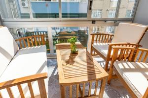 Kép Stylish Apartment in Moda near Popular Attractions with Balcony szállásáról Isztambulban a galériában