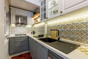 Kép Stylish Apartment in Moda near Popular Attractions with Balcony szállásáról Isztambulban a galériában